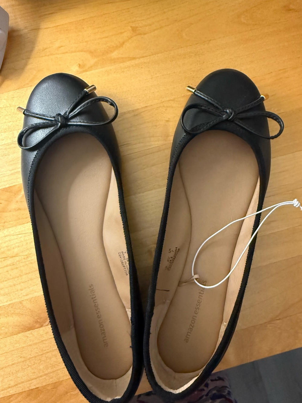 Amazon Essentials Black Bow Ballet Flats